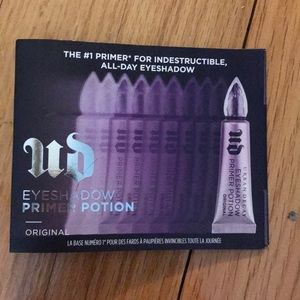 Eye shadow primer lotion